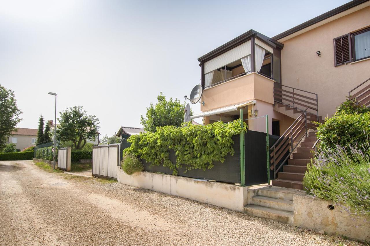 Apartman Alba คาริกาดอร์ ภายนอก รูปภาพ