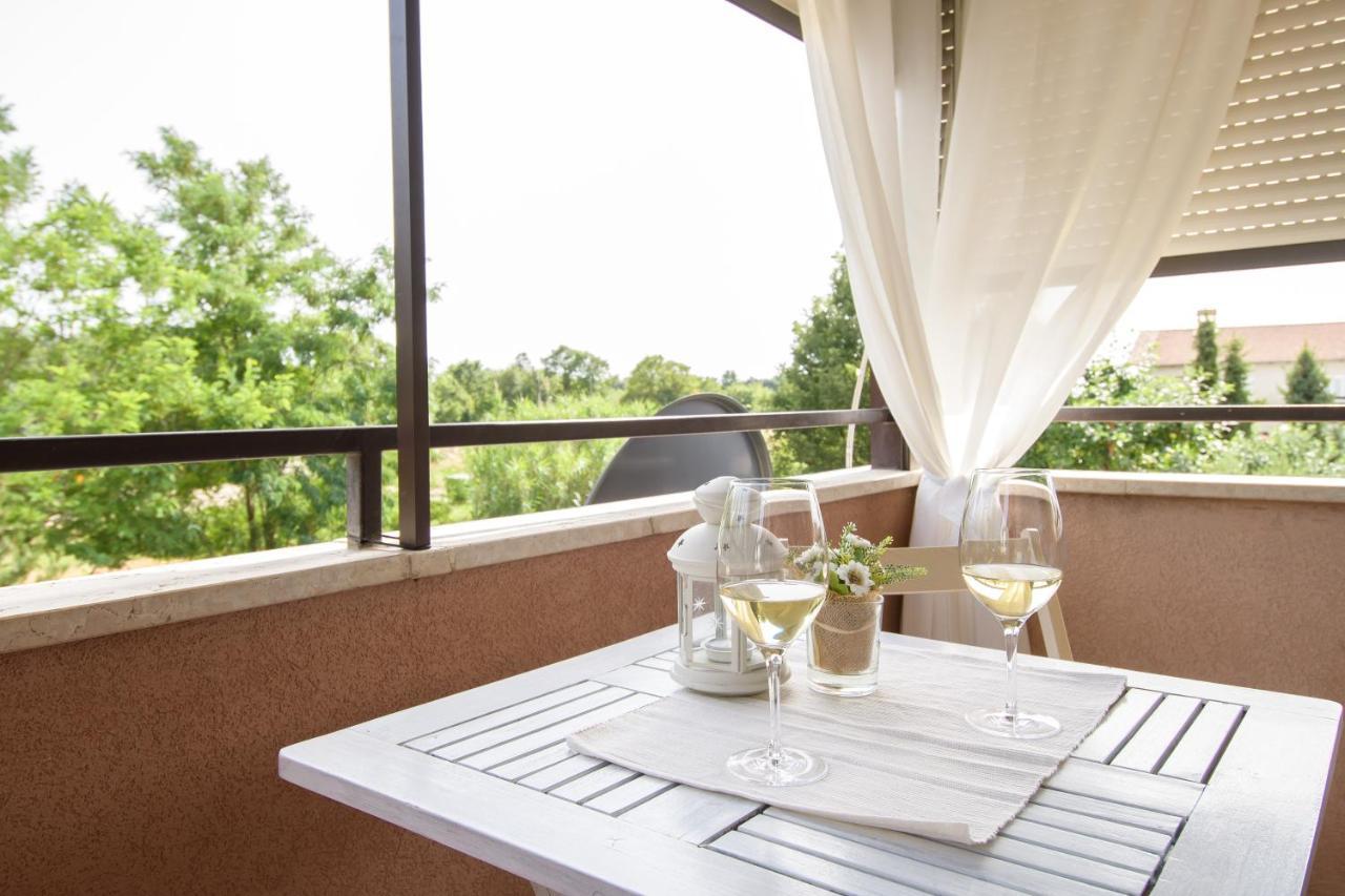 Apartman Alba คาริกาดอร์ ภายนอก รูปภาพ